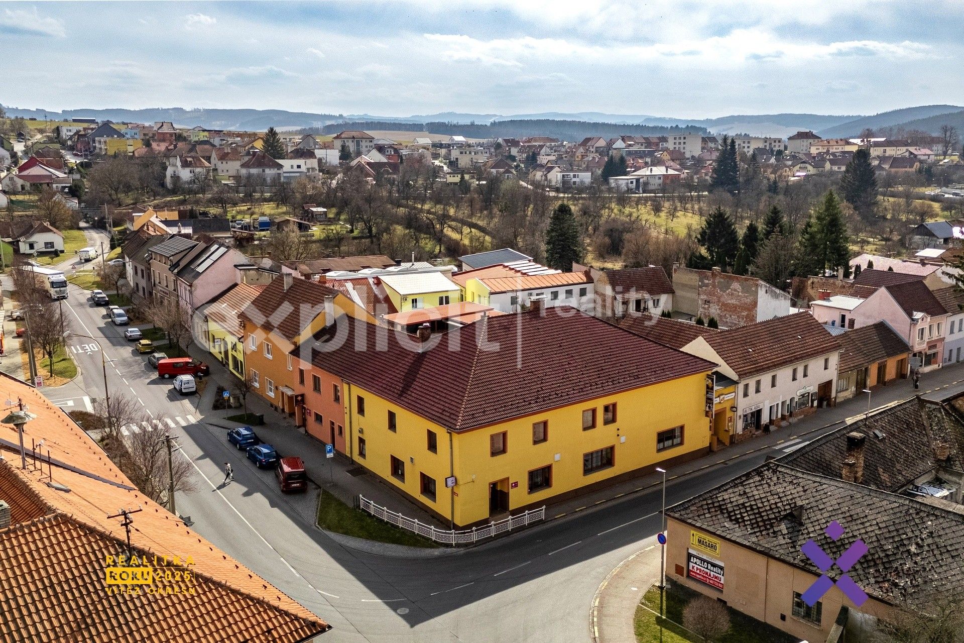Restaurace, 1 000 m²