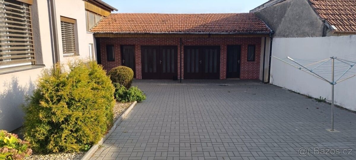 Prodej rodinný dům - Velké Bílovice, 691 02