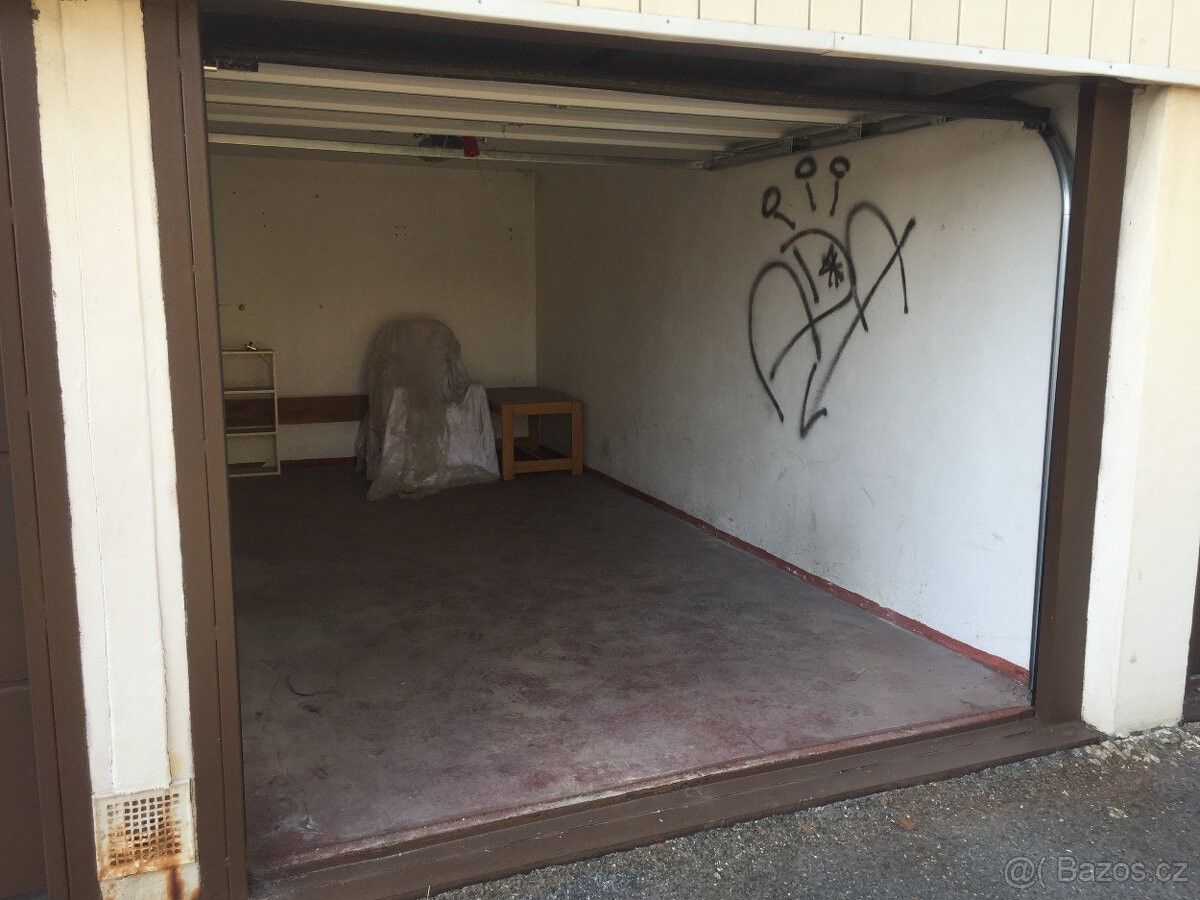 Garáže, Praha, 147 00