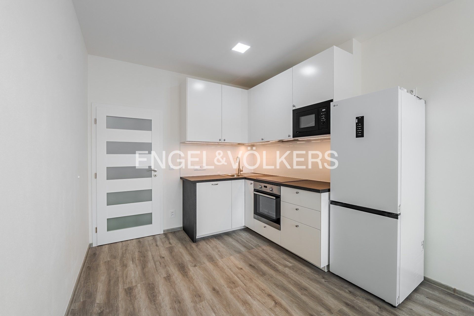 Pronájem byt 2+kk - Hartigova 1691, Praha, 44 m²