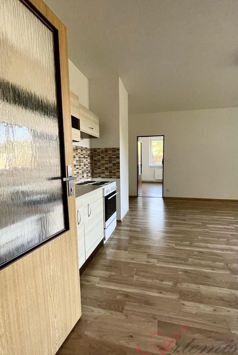 Pronájem byt 2+kk - Horní Lhota, 56 m²