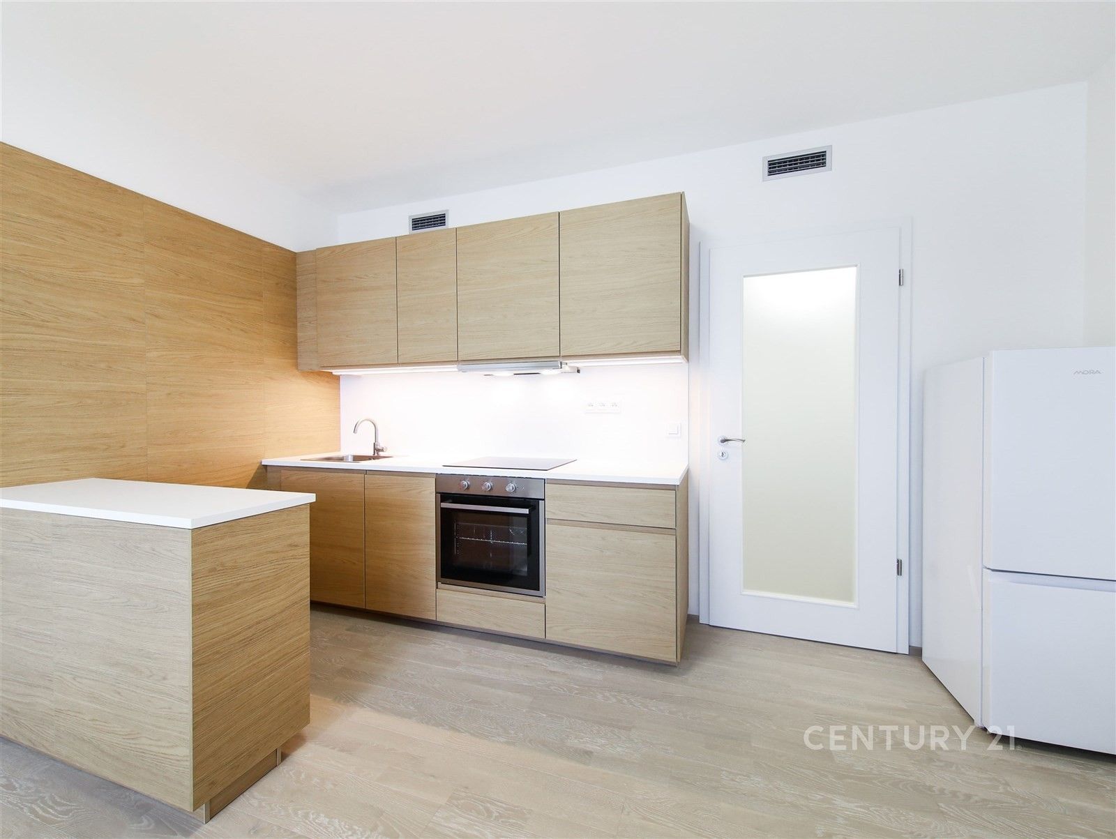Pronájem byt 1+kk - Mezi vodami, Praha, 40 m²