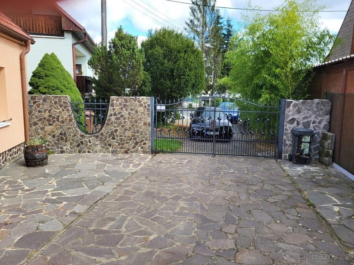 Rodinné domy, Rohatec, 696 01 - 1