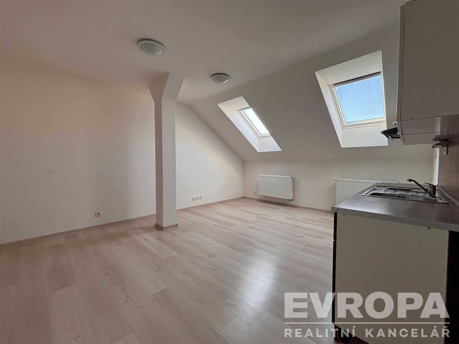 Pronájem byt 2+kk - Národních hrdinů, Břeclav, 47 m² - 5