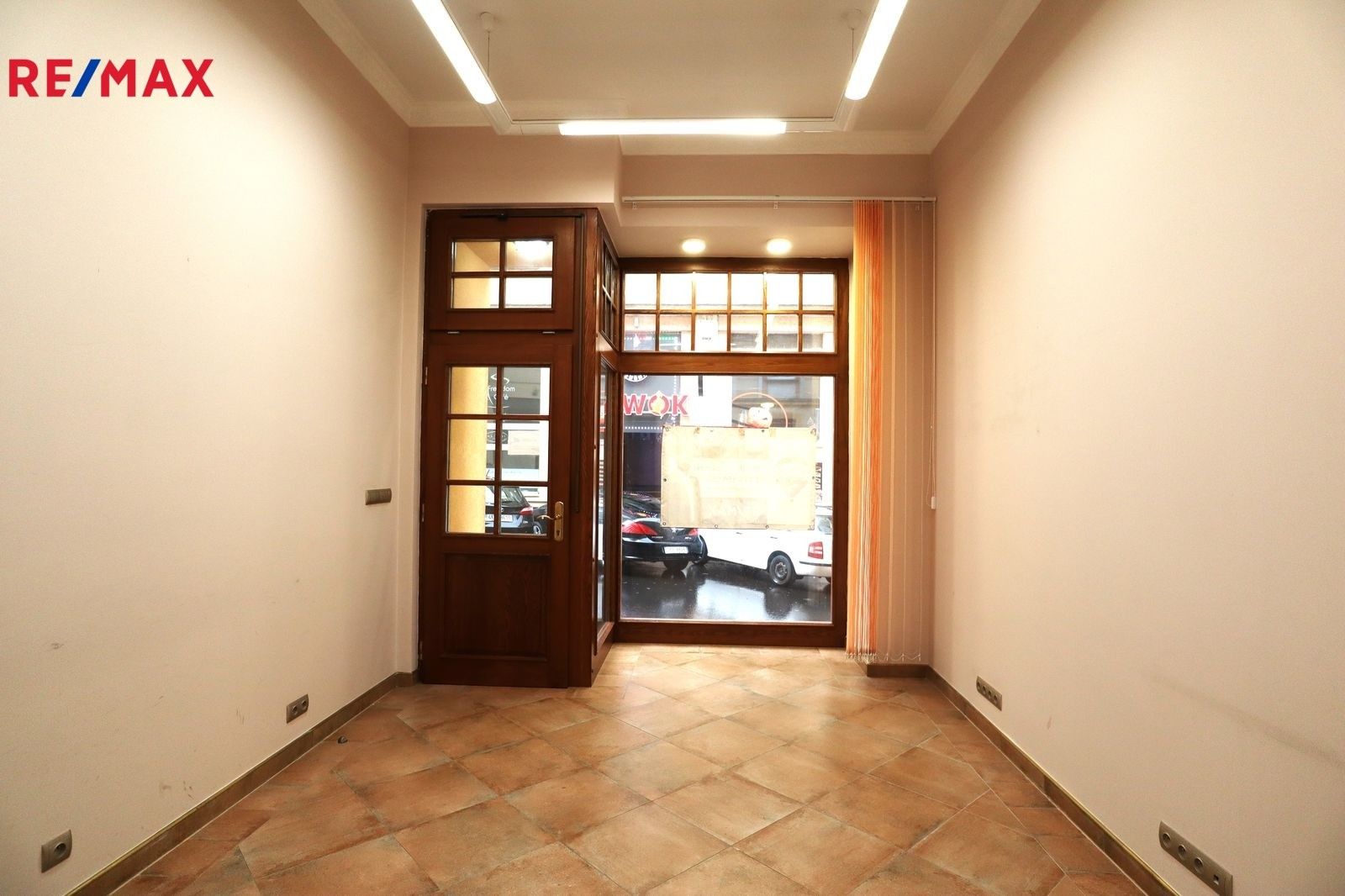 Pronájem obchodní prostory - Jugoslávská, Karlovy Vary, 31 m²