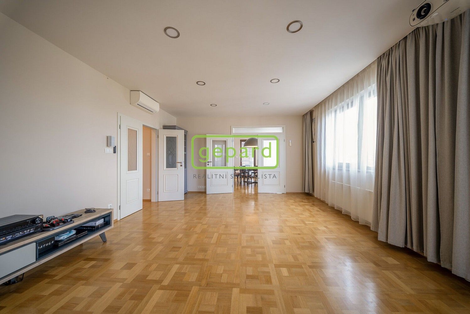 Byt 6+kk a více · 190 m² · Učňovská, Praha 9 - Hrdlořezy - 3