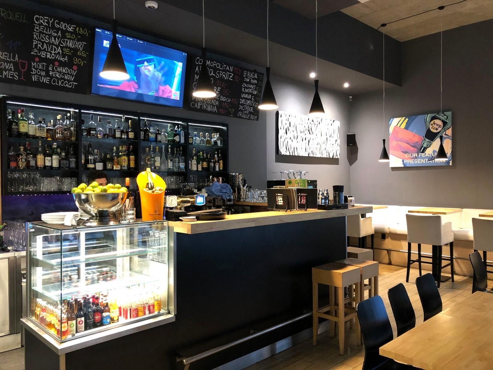 Restaurace, Černokostelecká, Praha, 120 m²