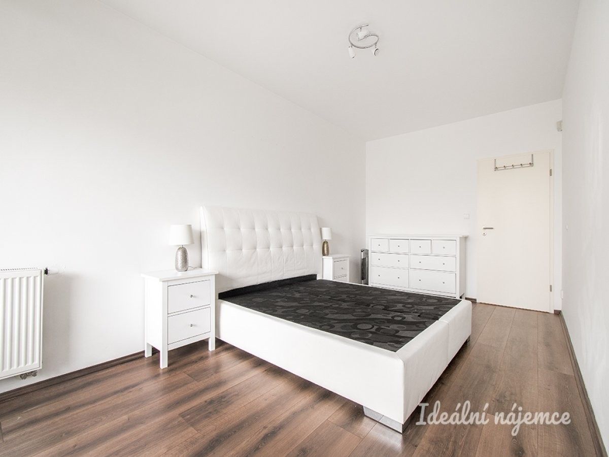 Byt 2+kk · 70 m² · Holubinková, Praha - 3