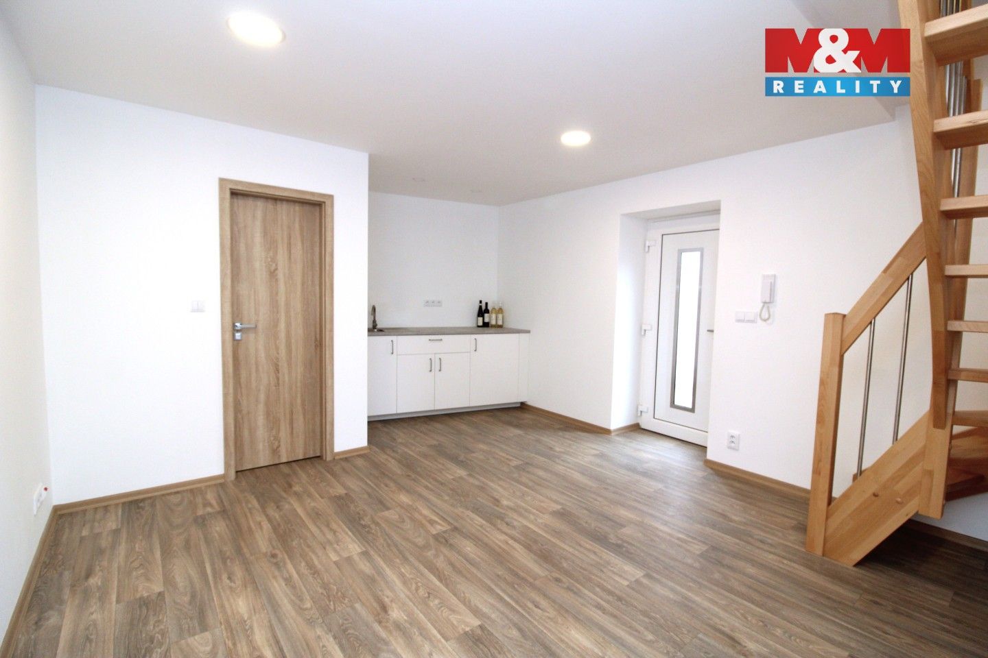 Pronájem kancelář - Revoluční, Měšice, 43 m²