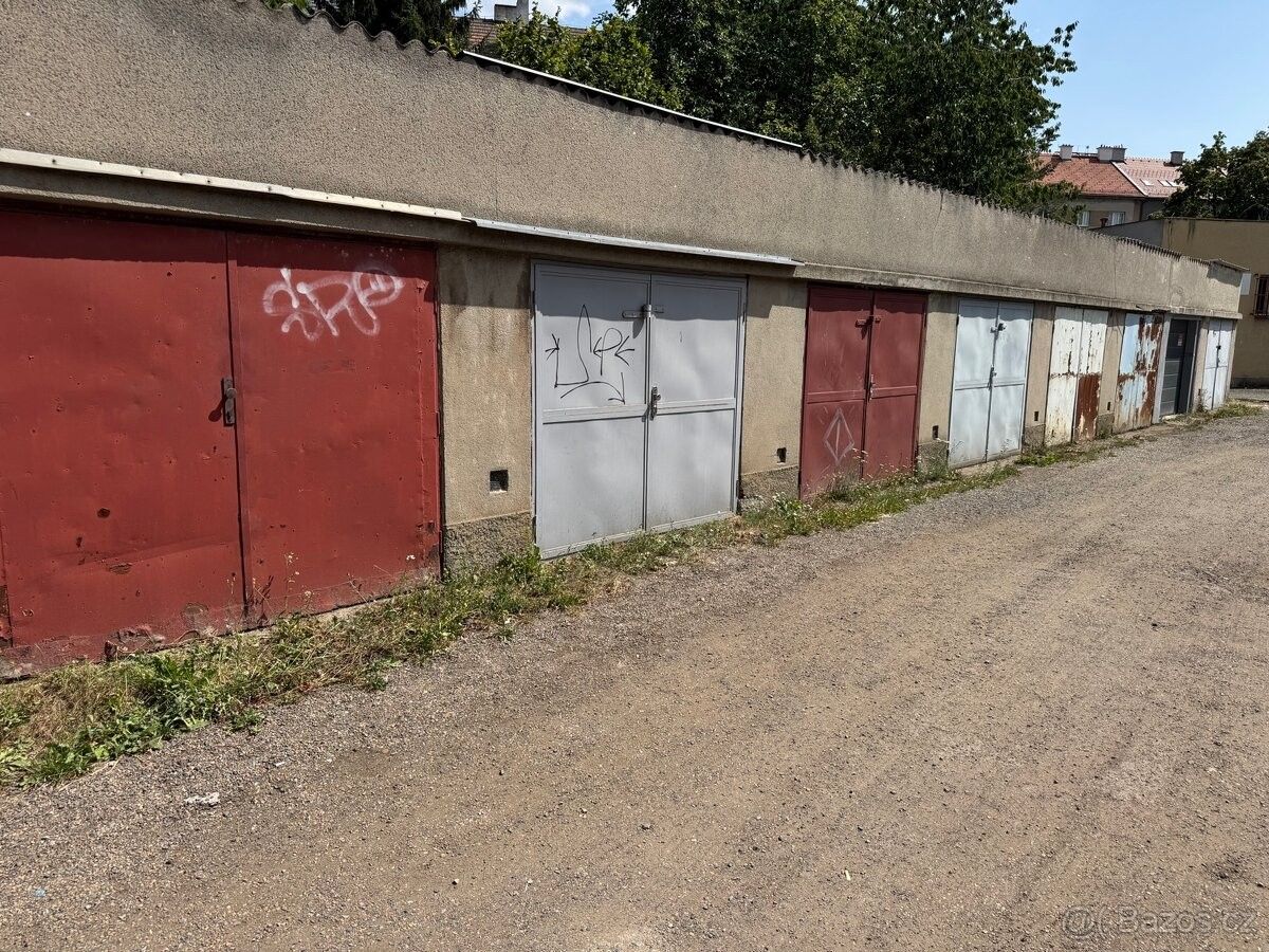 Garáže, Plzeň, 301 00
