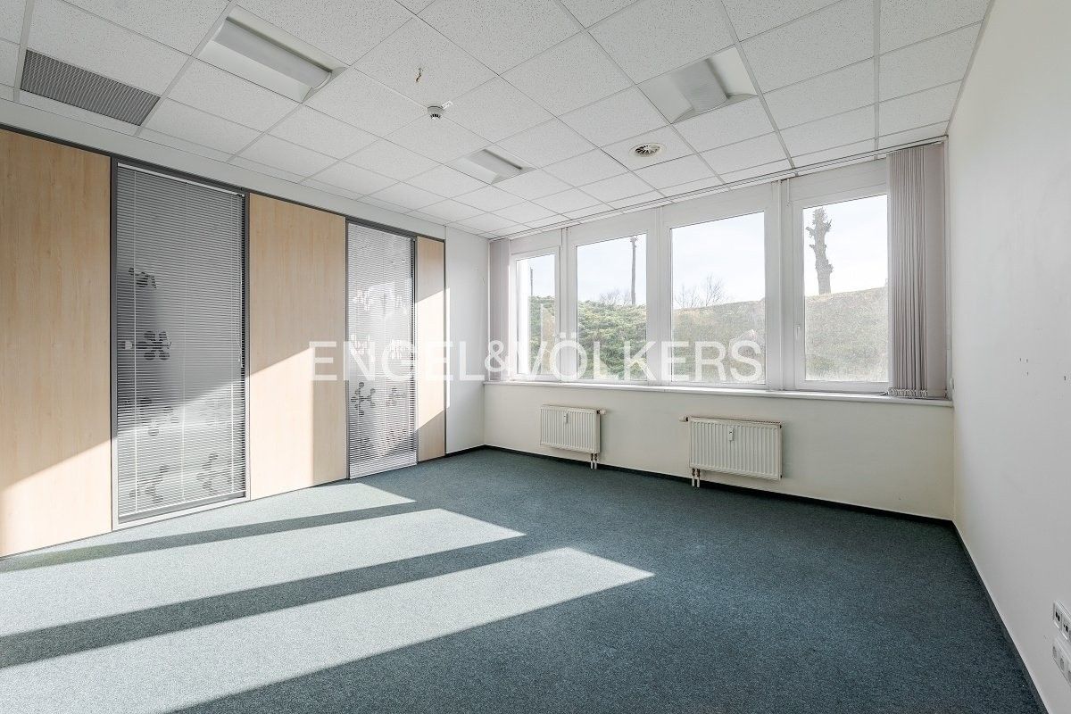 Kanceláře, Pekařská 621, Praha, 390 m²