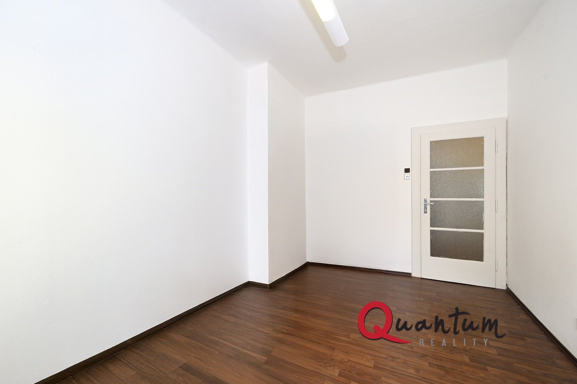 Pronájem kancelář - 28. pluku, Praha, 16 m²