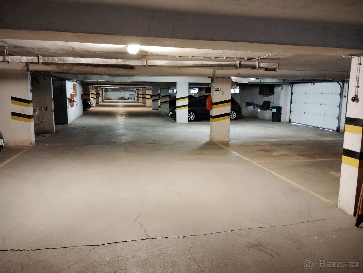 Pronájem garáž - Praha, 190 00