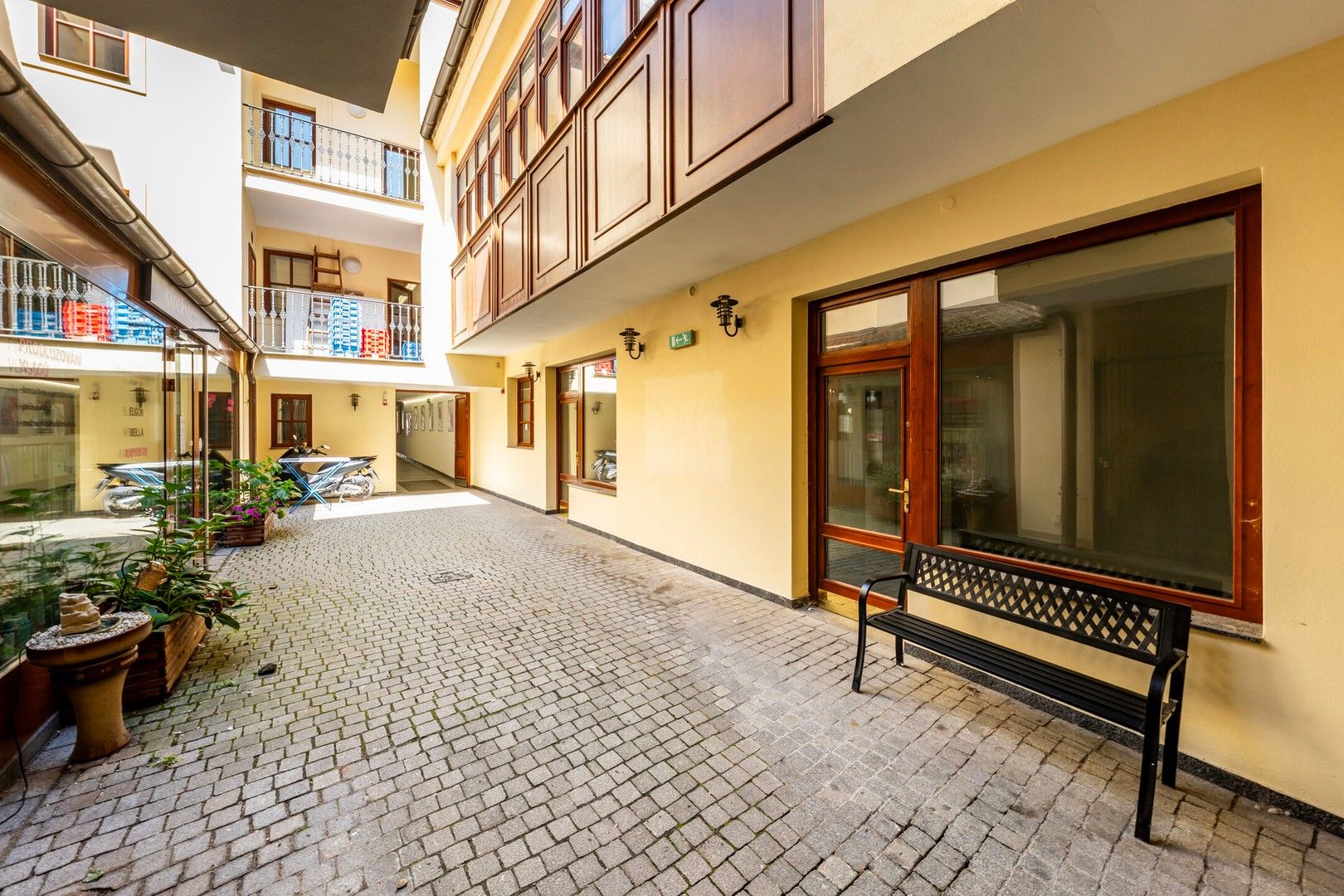 Obchodní prostory, náměstí Republiky 131, Plzeň Vnitřní Město, 14 m² - 2