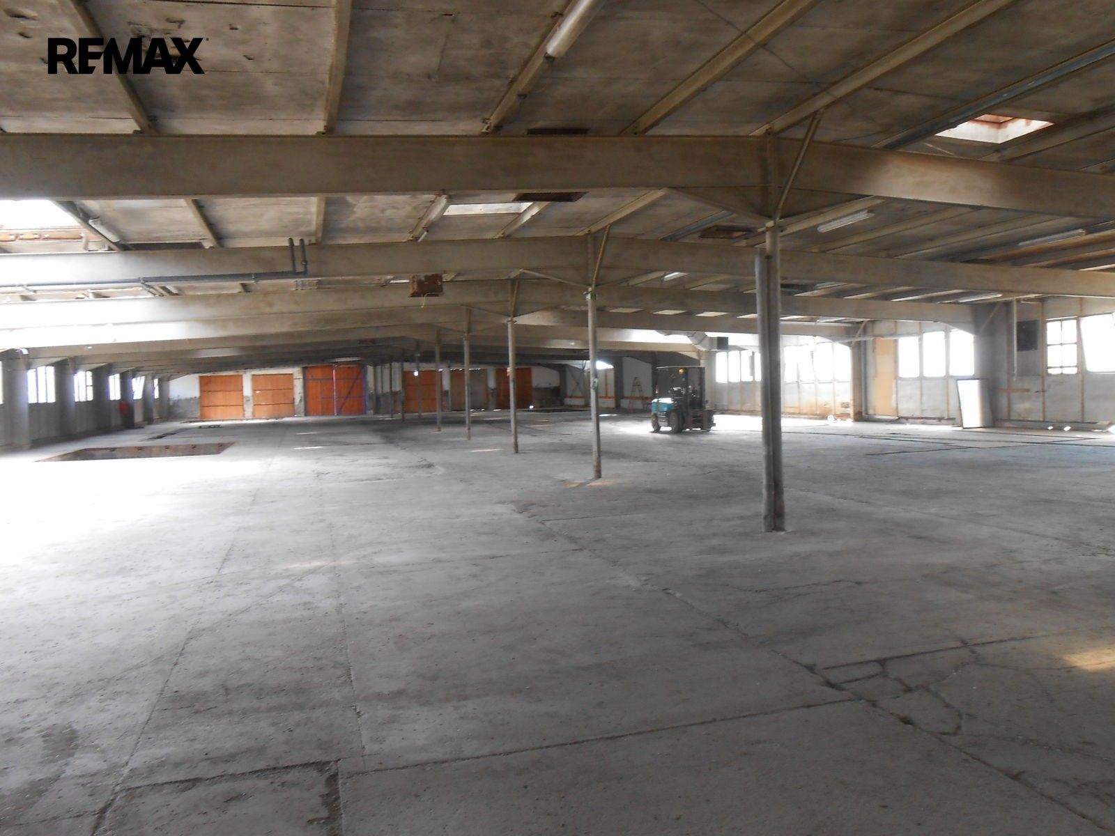 Výrobní prostory, Měnín, 2 100 m²