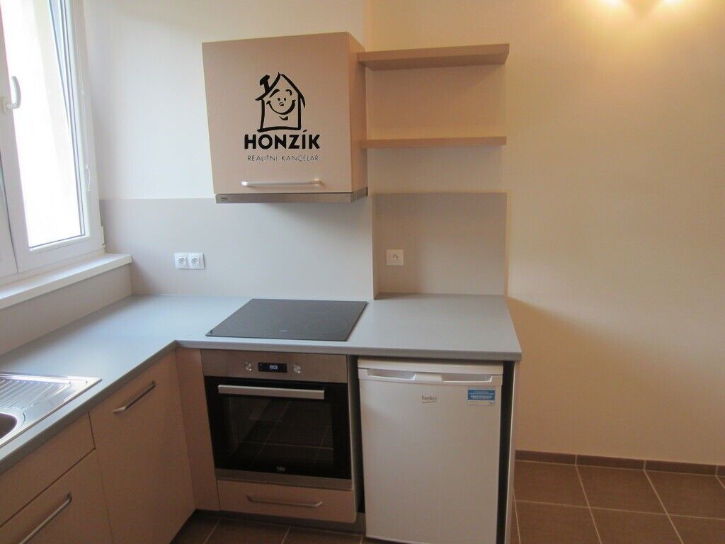 Byt 1+kk · 37 m² · Komunardů, Praha - 3