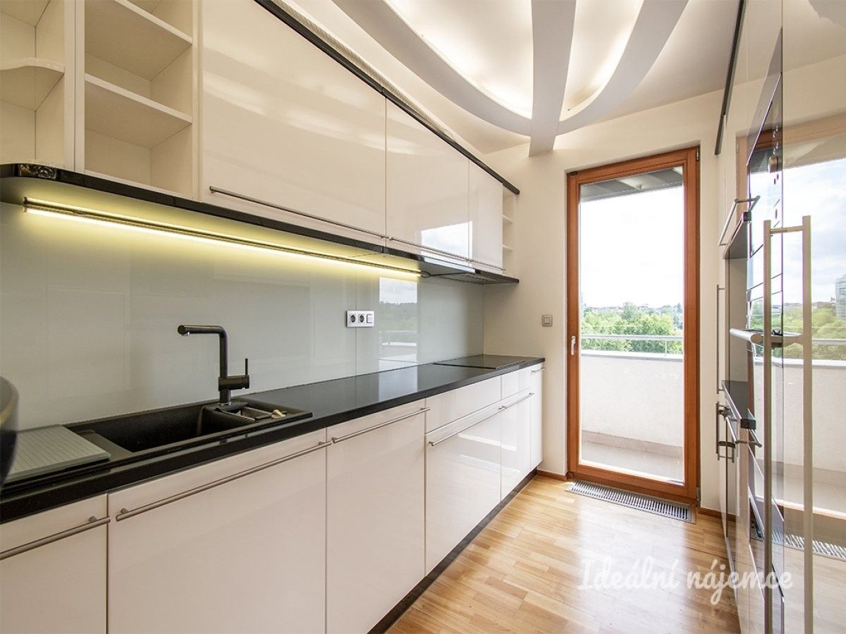 Byt 4+kk · 100 m² · Mattioliho, Praha - 4