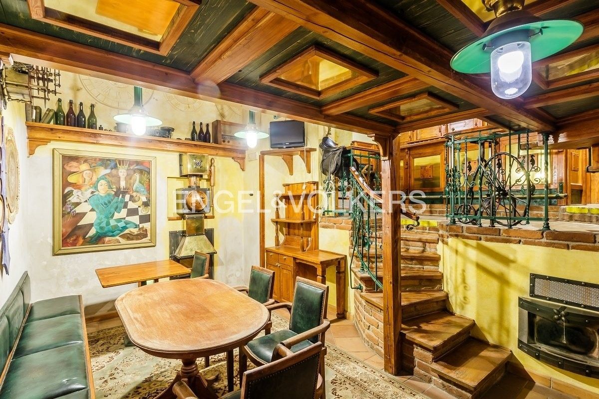Restaurace · 53 m² · Elišky Peškové 197, Praha Smíchov - 4