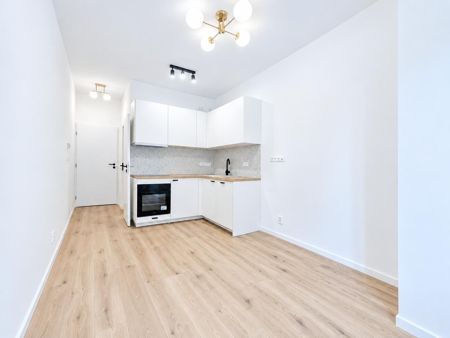 Pronájem byt 1+kk - Petrohradská, Praha - Vršovice, 23 m² - 2