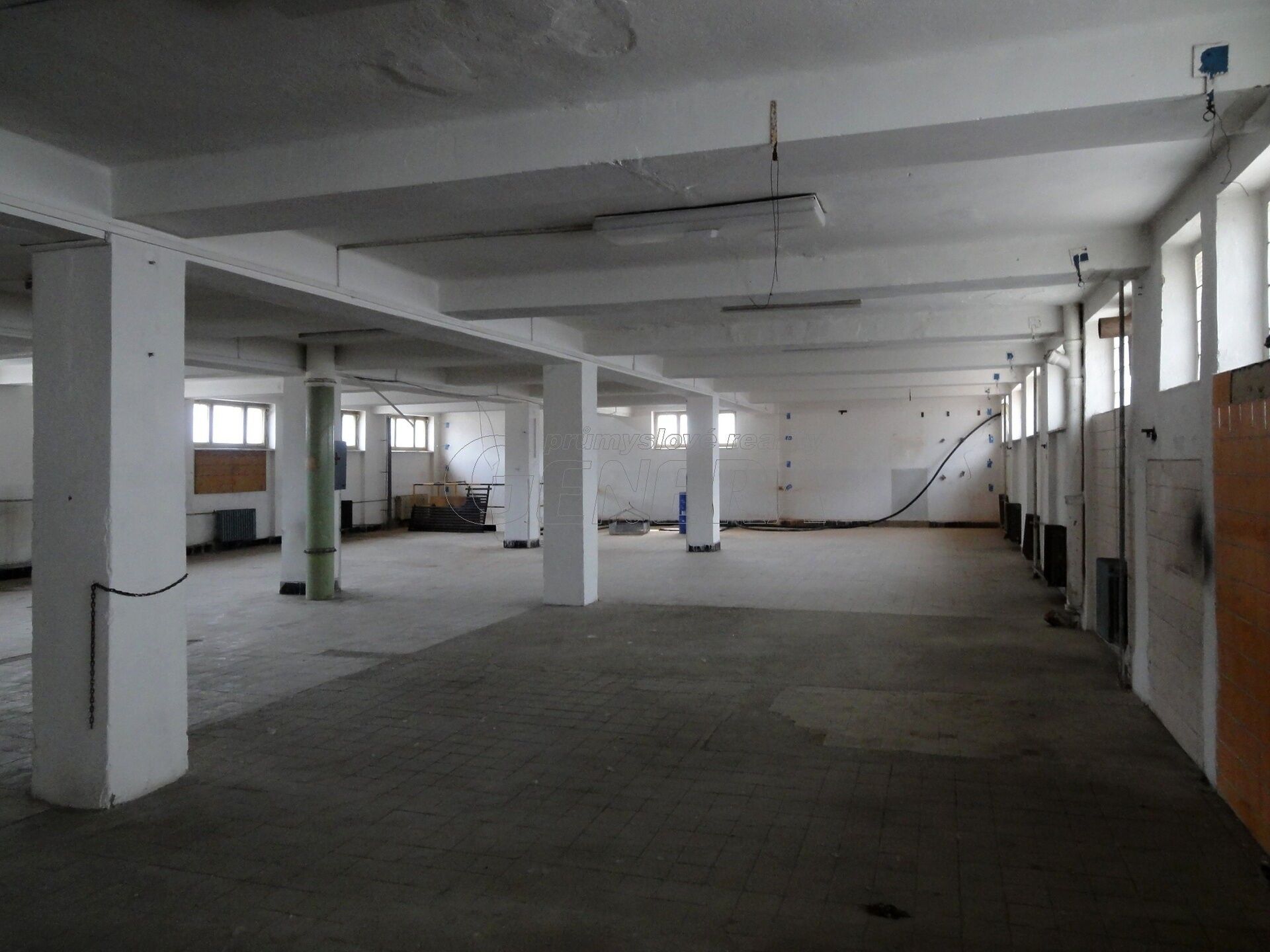 Sklady, U Tonasa , Ústí nad Labem Neštěmice, 2 200 m² - 2