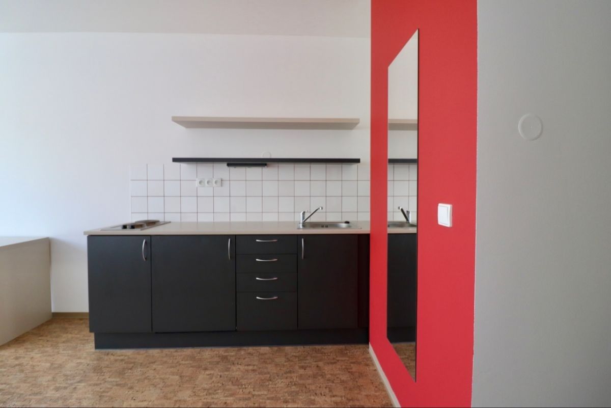 Pronájem byt 1+kk - Křížová, Praha, 27 m²