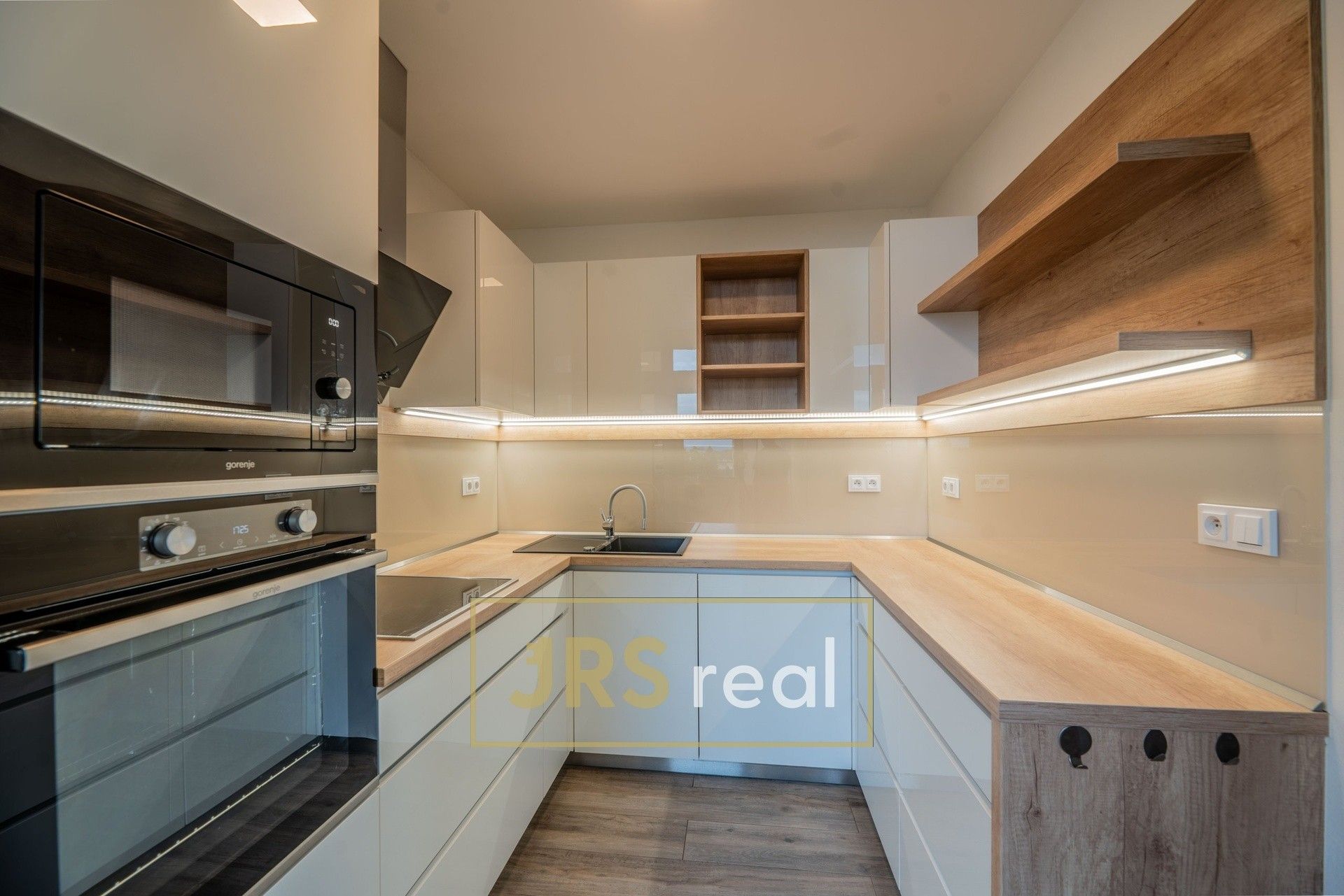 3+1, Hutník, Veselí nad Moravou, 67 m² - 1