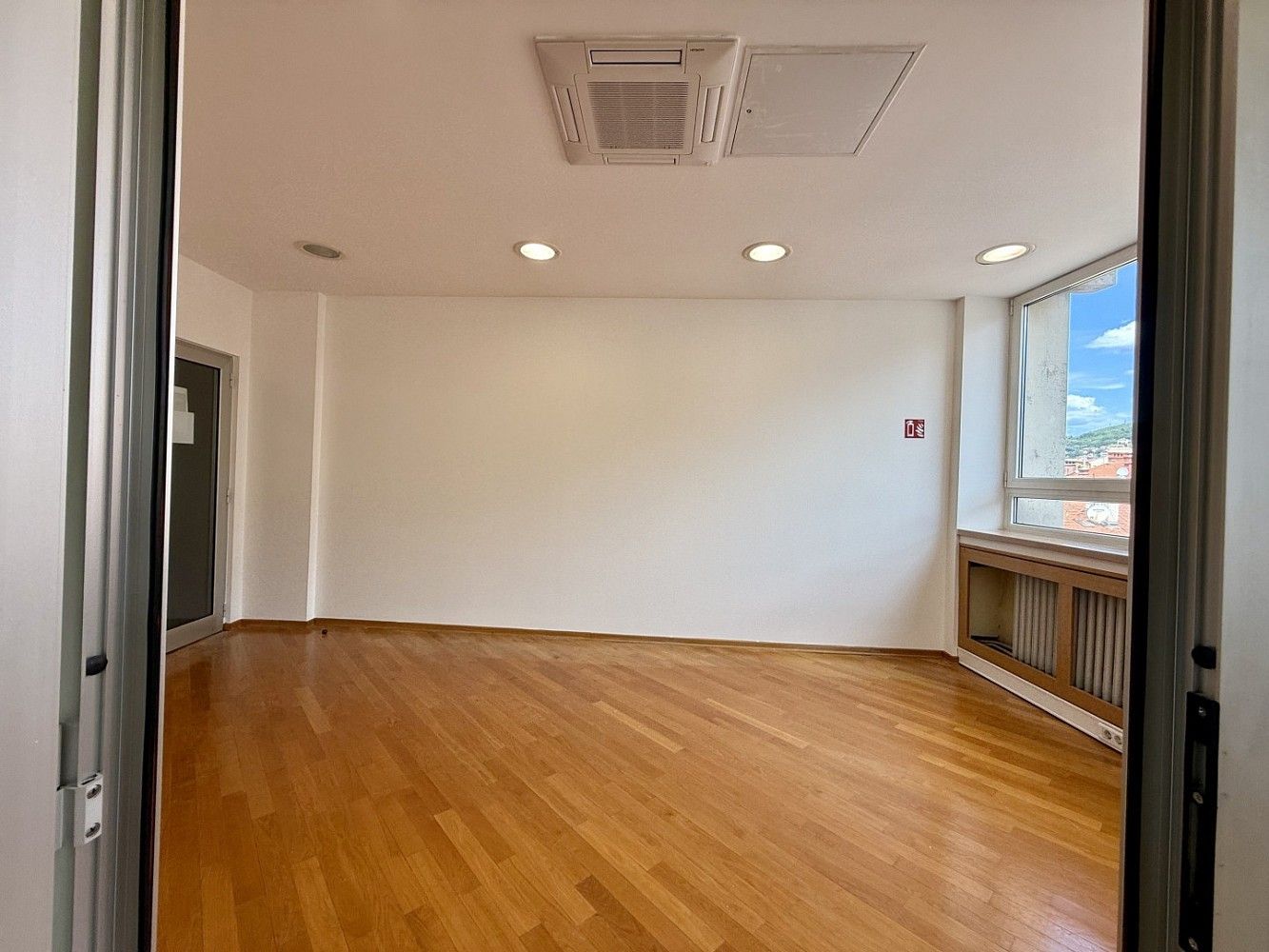 Pronájem komerční - Rijeka, Primorsko-goranska županija, Chorvatsko, 107 m² - 5