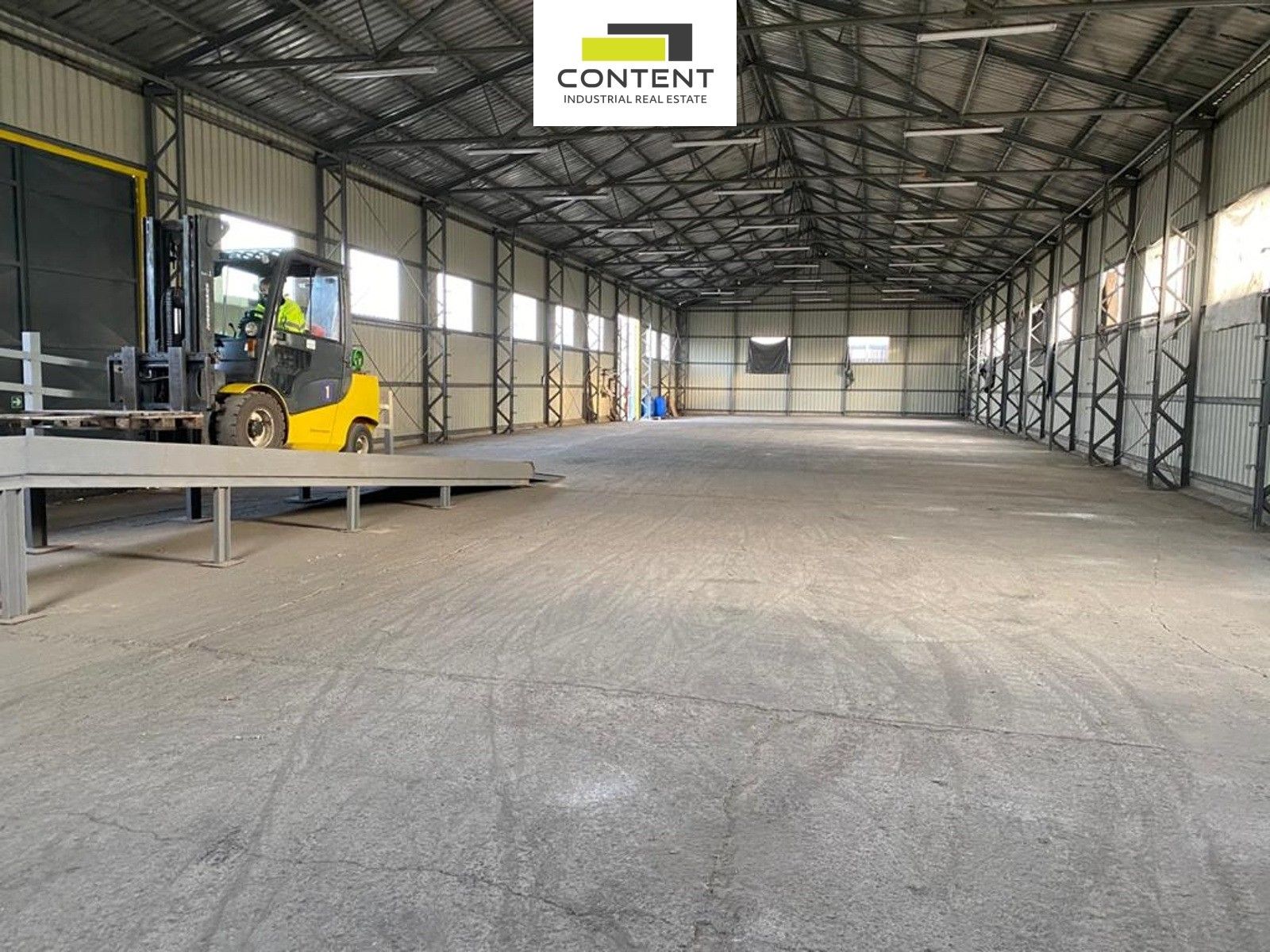 Pronájem sklad - Pražská, Žalany, 880 m²