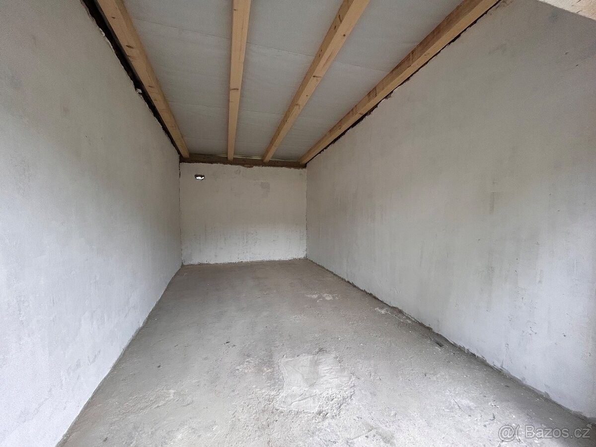 Garáže, Ostrava, 700 30