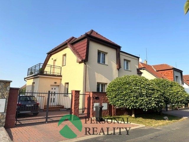 Rodinné domy, Škvorec, 250 83