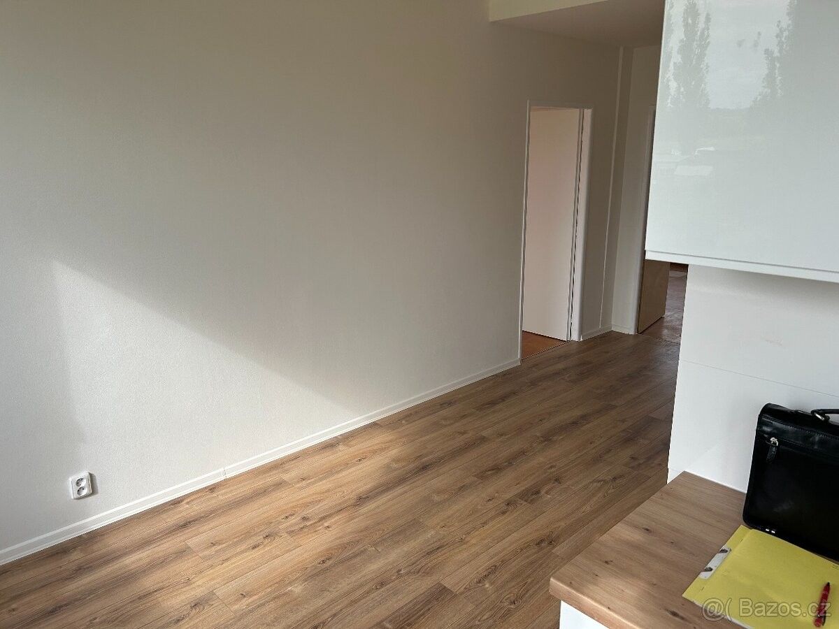 Pronájem byt - Dvorce u Bruntálu, 793 68