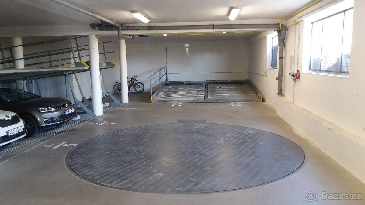 Garáže, Praha, 180 00