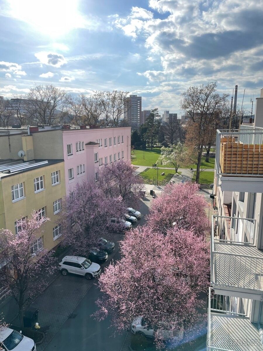 Garáže, Zlín, 760 01