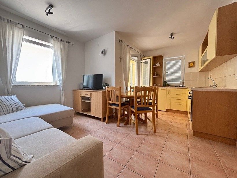 Byty, 987 66, Zahraničí