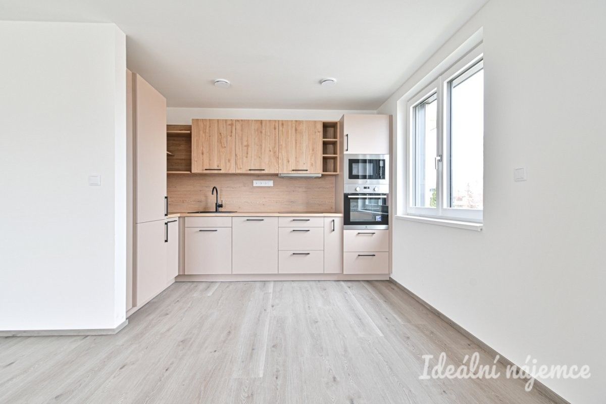 Pronájem byt 2+kk - Dragounů, Dobřany, 66 m²