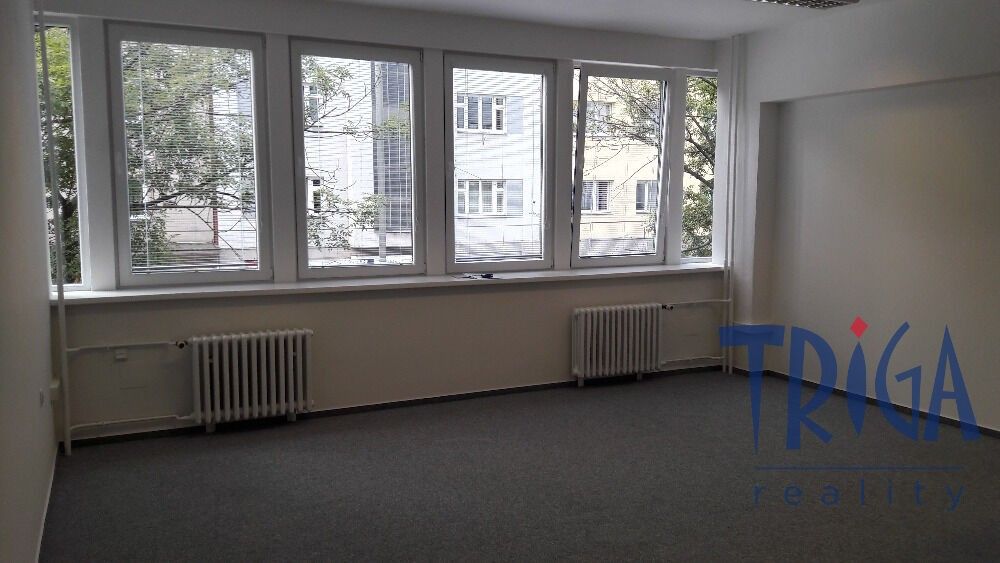 Pronájem kancelář - Gočárova třída, Hradec Králové, Česko, 31 m²