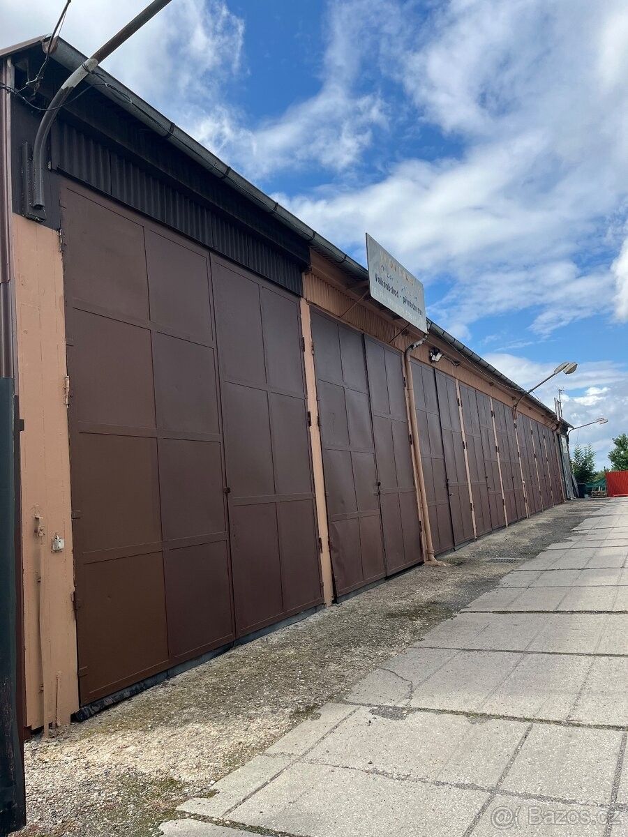 Sklady, Úžice u Kralup nad Vltavou, 277 45