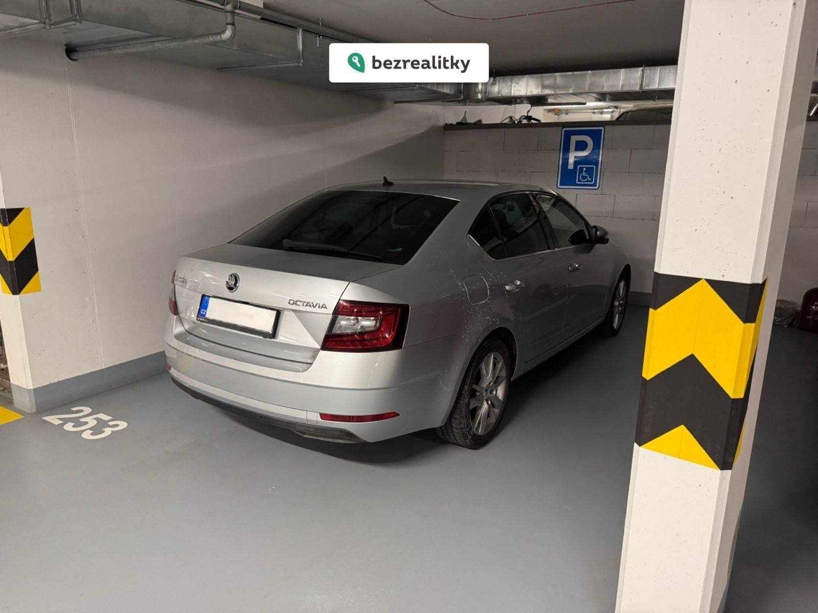 Prodej garáž - Březenská, Praha, 19 m²