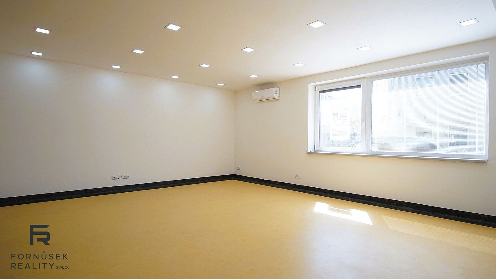 Pronájem obchodní prostory - Napajedla, okres Zlín, Zlínský kraj, 54 m² - 2