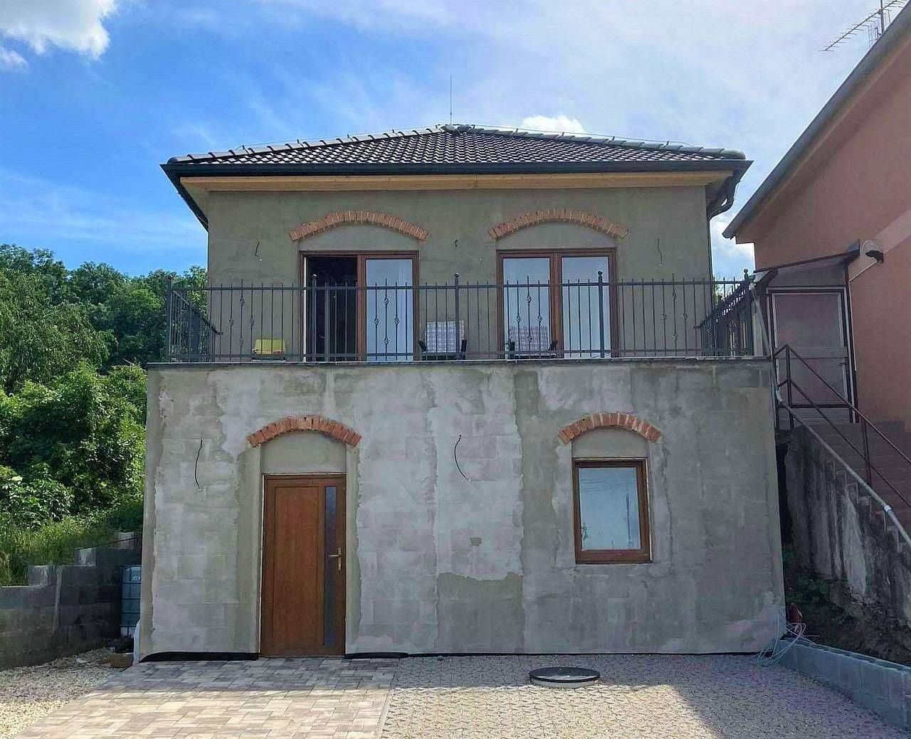Chaty, Milovice u Mikulova, Jihomoravský kraj - 1
