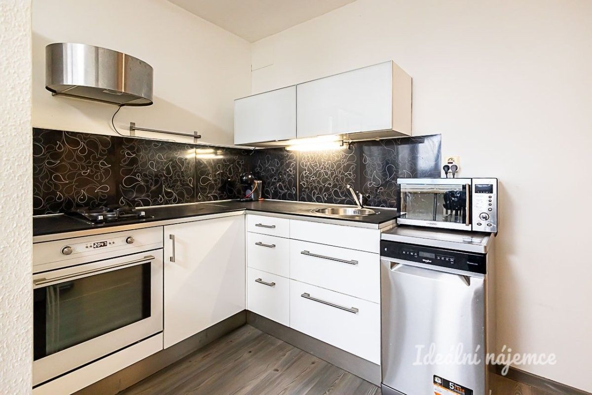 2+kk, Nekvasilova, Praha, 40 m²