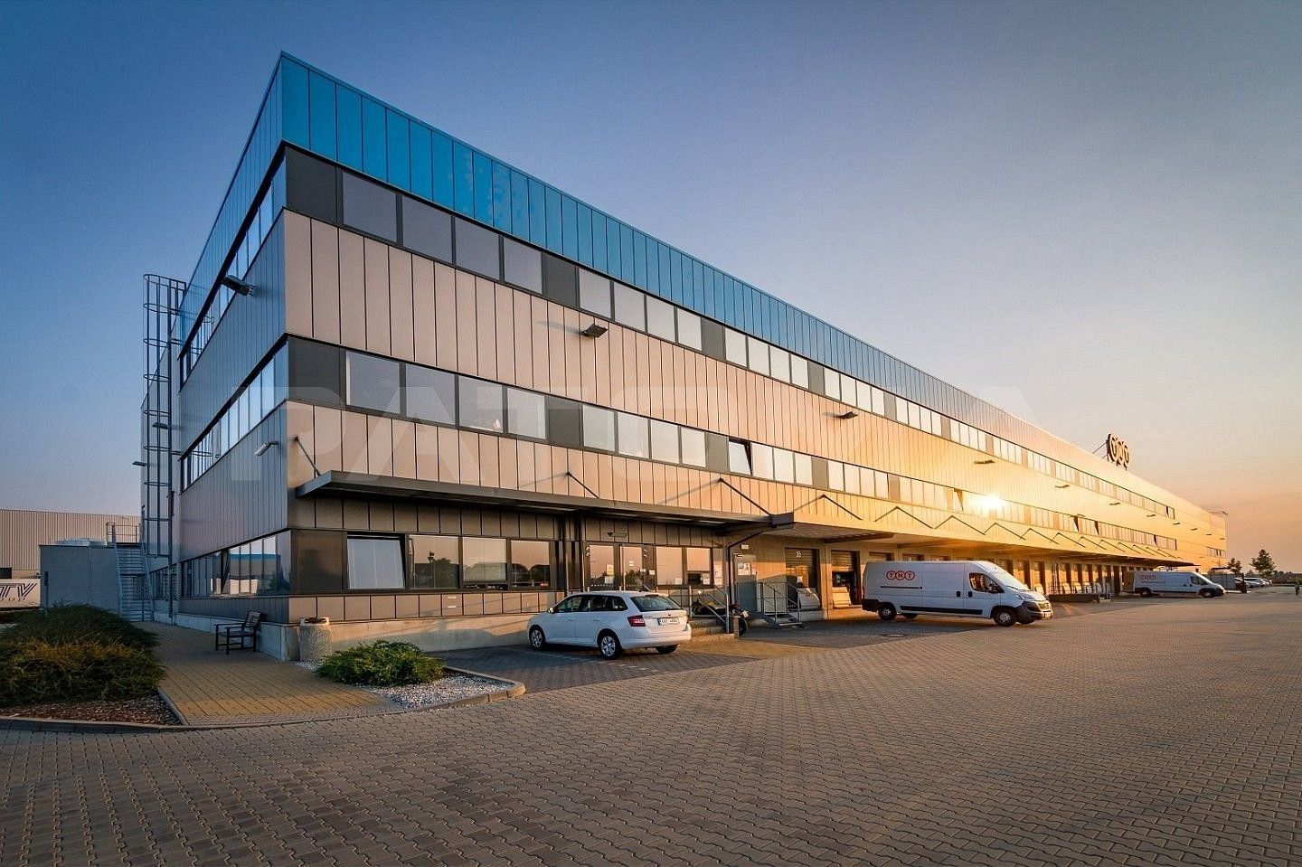 Sklady, Za Tratí, Chrášťany, okres Praha-západ, 1 228 m² - 1