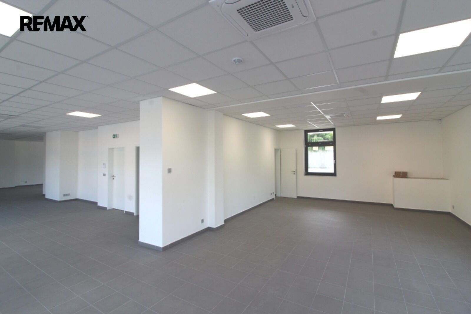 Obchodní prostory · 147 m² · Praha - 4