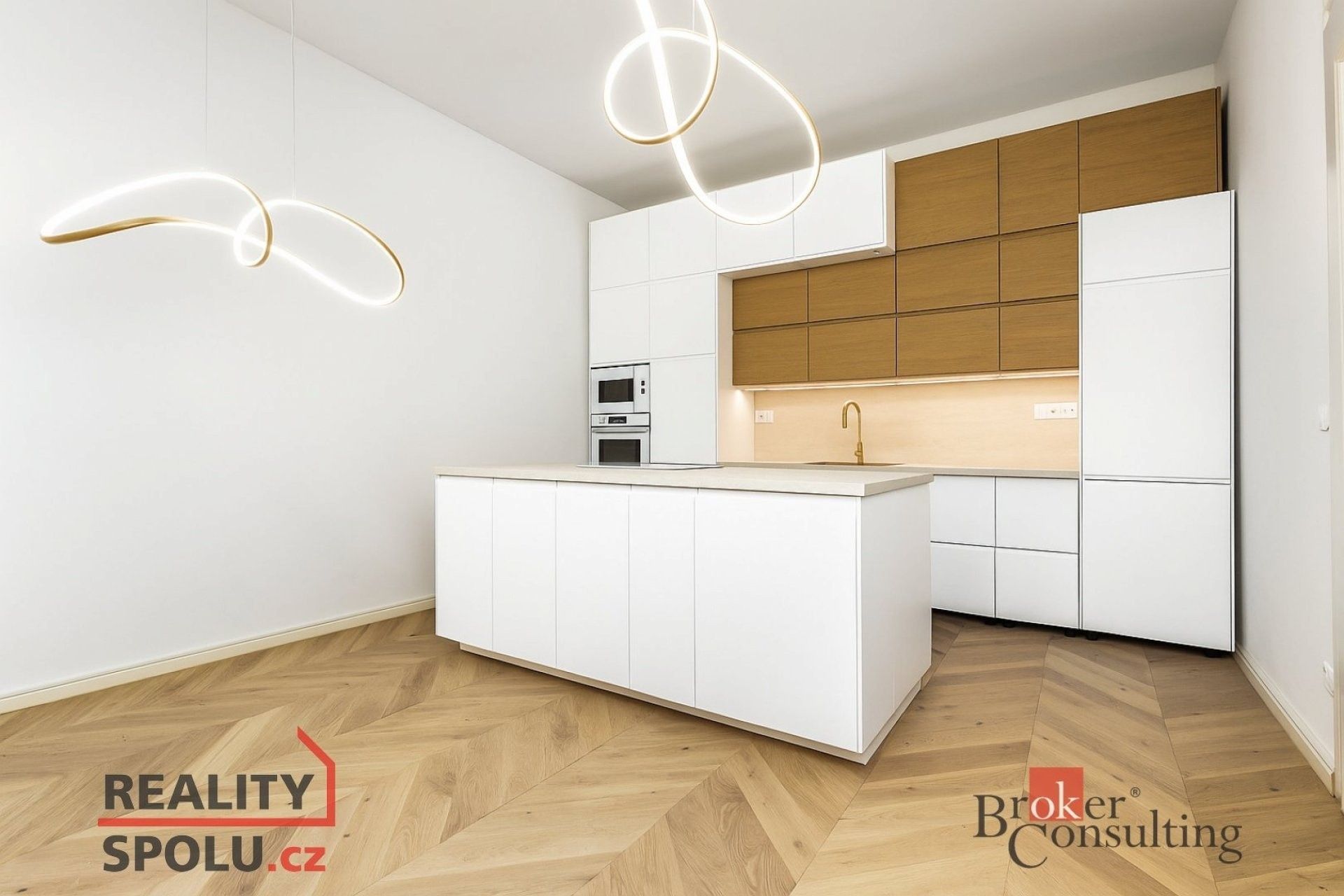 Pronájem byt 3+1 - Lužická, Praha, 90 m²