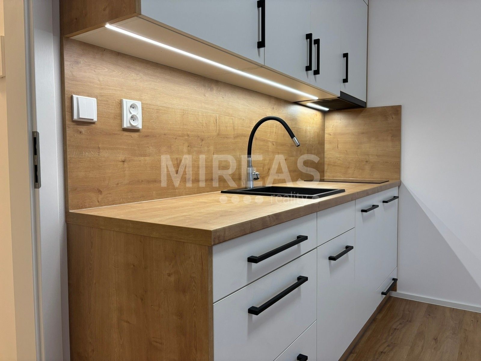 Pronájem byt 1+kk - Křižíkova 726, Praha, 26 m²