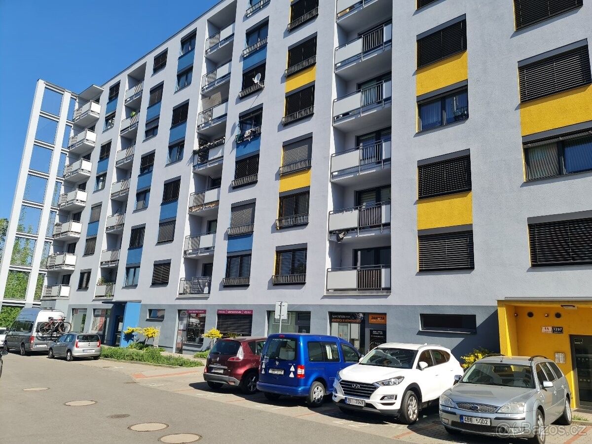 Garáže, Brno, 618 00