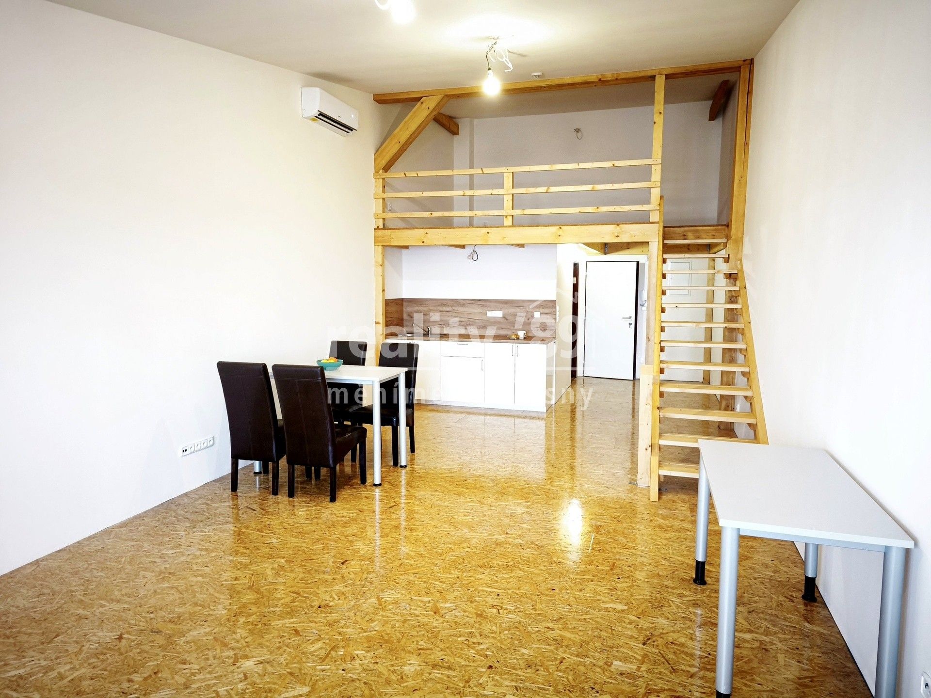 Kanceláře, Záryby, 67 m²