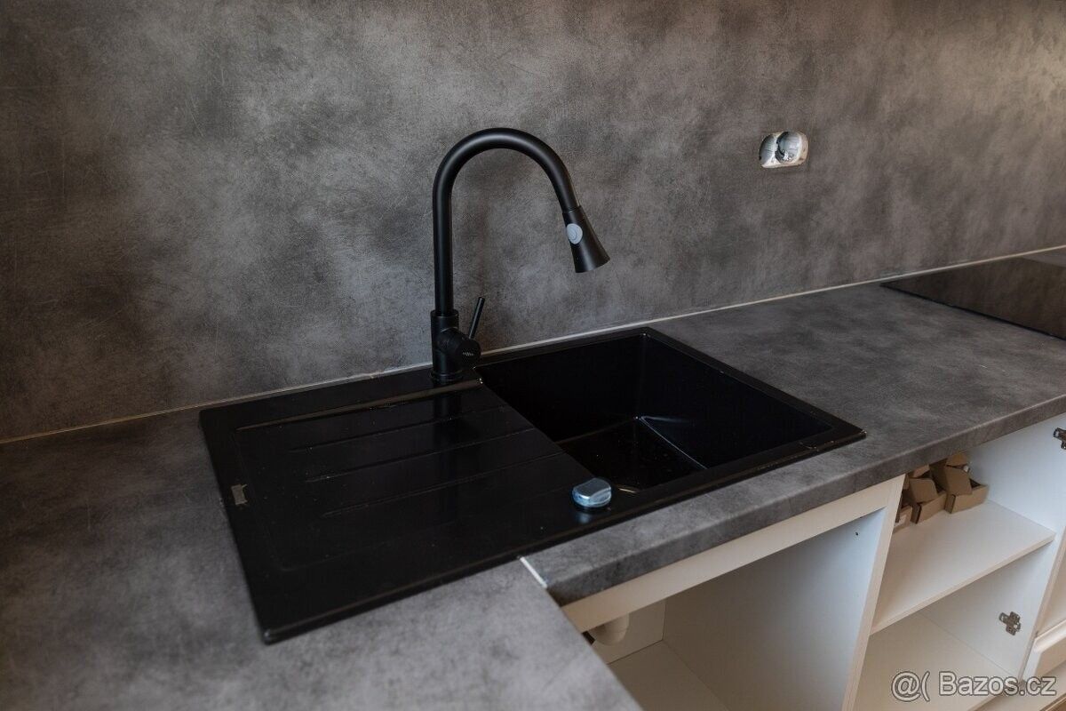 Byty, Rovensko pod Troskami, 512 63