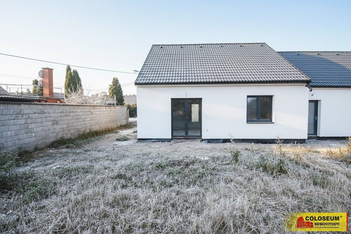 Rodinné domy, Hevlín, 671 69