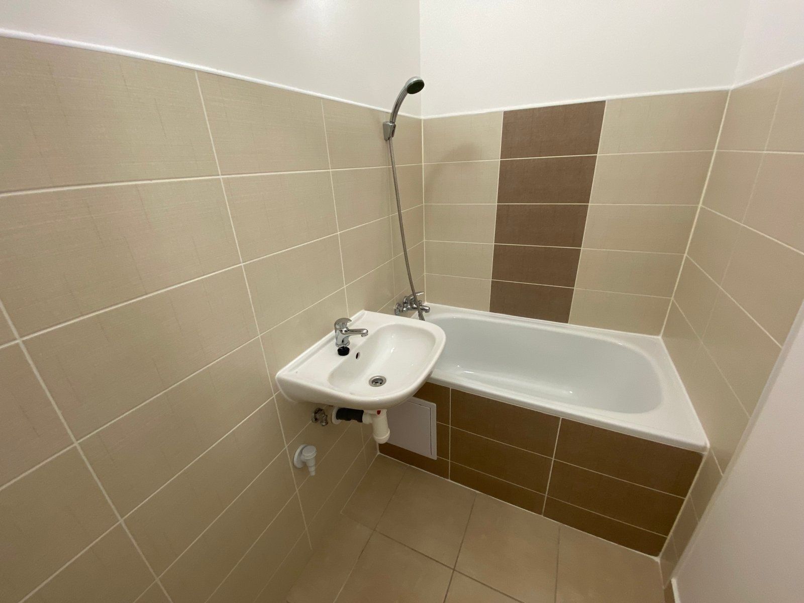 Pronájem byt 1+kk - Okružní, Orlová - Horní Lutyně, Moravskoslezský kraj, 28 m² - 5